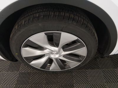 2024 Tesla Model Y - Photo 10