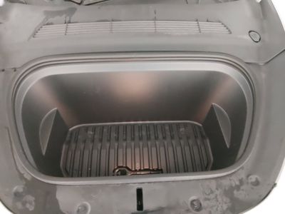 2024 Tesla Model Y - Photo 9