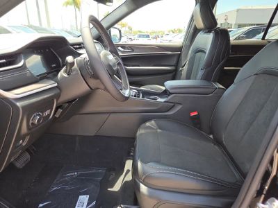 2026 Jeep Grand Cherokee — photo 12 view
