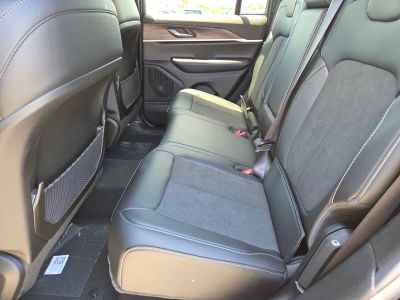 2026 Jeep Grand Cherokee — photo 8 view