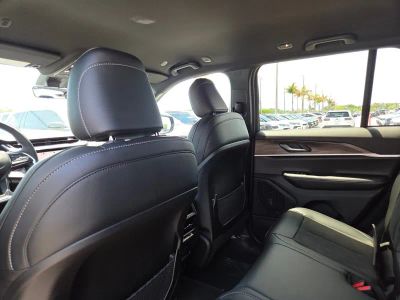 2026 Jeep Grand Cherokee — photo 9 view