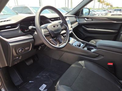 2026 Jeep Grand Cherokee — photo 13 view