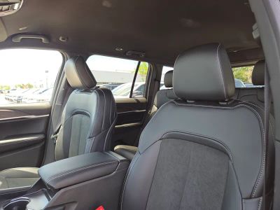 2026 Jeep Grand Cherokee — photo 11 view