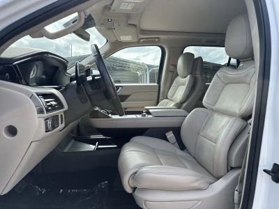2021 Lincoln Navigator — photo 13 view