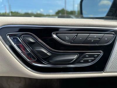 2021 Lincoln Navigator — photo 14 view