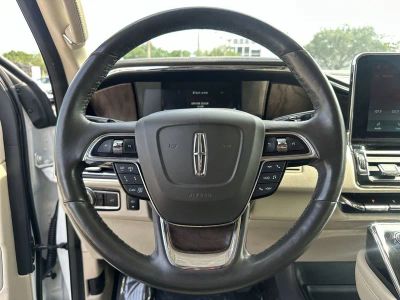 2021 Lincoln Navigator — photo 11 view