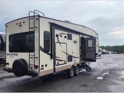 2017 Forest River RV Rockwood Signature Ultra Lite - Photo 4