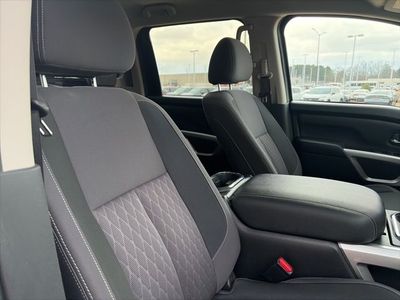 2023 Nissan Titan - Photo 19