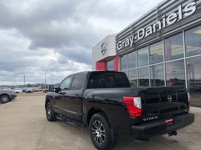 2023 Nissan Titan - Photo 2