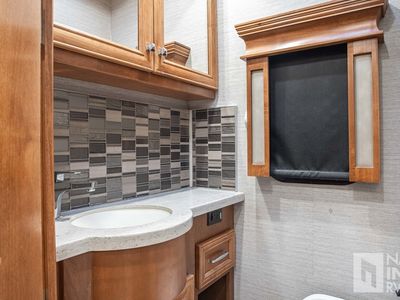 2020 Tiffin Motorhomes Phaeton - Photo 19