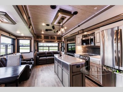 2021 Keystone RV Montana - Photo 3