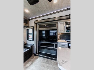 2021 Keystone RV Montana - Photo 16