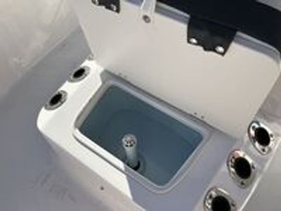2025 Robalo 160 CC - Photo 13