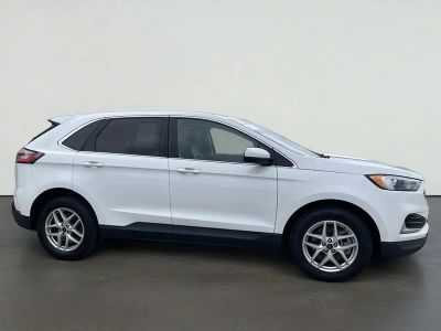 2023 Ford Edge SEL in .White — front three-quarter view