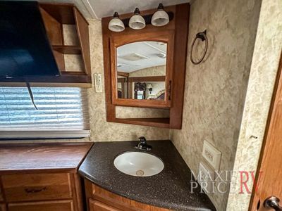 2011 Keystone Montana - Photo 24