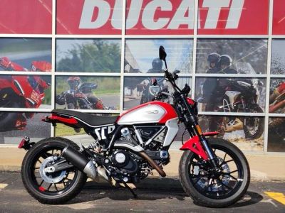 2024 Ducati Scrambler Icon (2G) Red — front three-quarter view
