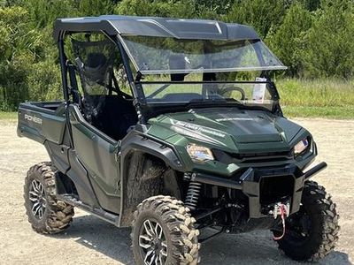 2025 Honda Pioneer 1000 Trail — interior view
