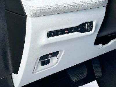 2026 Jeep Cherokee — photo 10 view