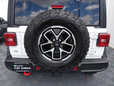 2024 Jeep Wrangler - Photo 18