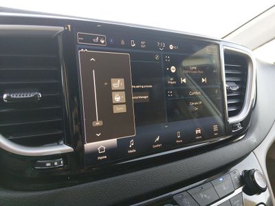 2024 Chrysler Pacifica — photo 18 view