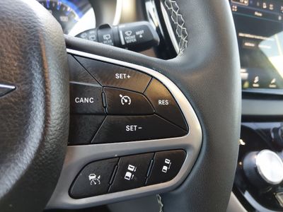 2024 Chrysler Pacifica — photo 12 view