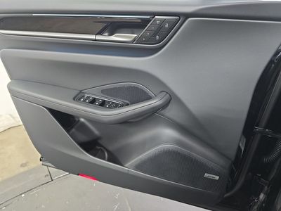 2026 Porsche Macan Electric - Photo 22