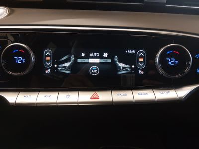 2025 Genesis GV70 - Photo 18