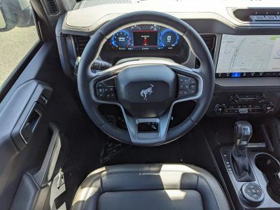 2025 Ford Bronco — photo 13 view