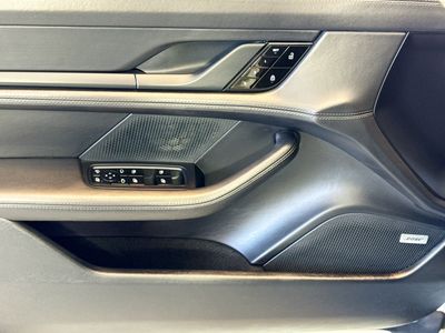 2021 Porsche Taycan - Photo 11