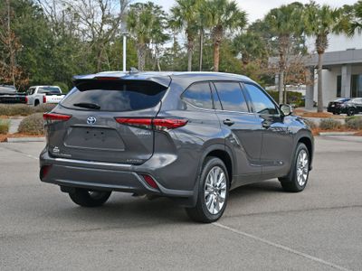 2023 Toyota Highlander Hybrid — side profile view