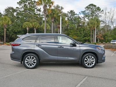 2023 Toyota Highlander Hybrid Limited in Gray — front three-quarter view