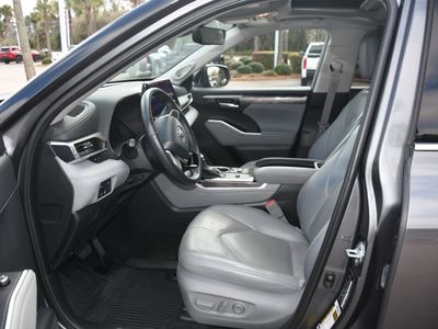 2023 Toyota Highlander Hybrid — photo 7 view