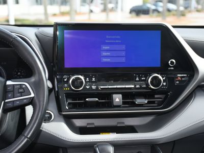2023 Toyota Highlander Hybrid — photo 17 view
