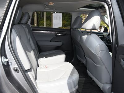 2023 Toyota Highlander Hybrid — photo 19 view