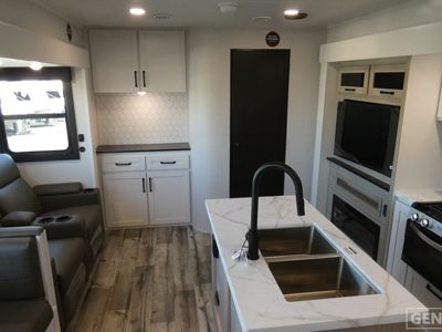 2026 Highland Ridge RV Roamer Light Duty - Photo 5