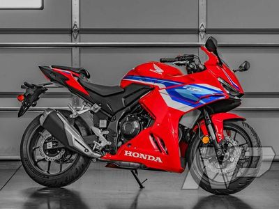 2025 Honda CBR500R - Photo 1