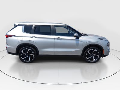 2024 Mitsubishi Outlander - Photo 8