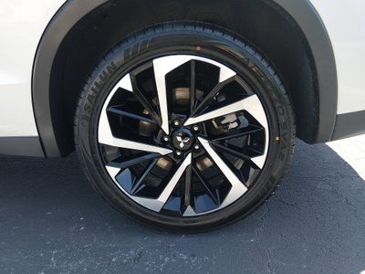 2024 Mitsubishi Outlander - Photo 10