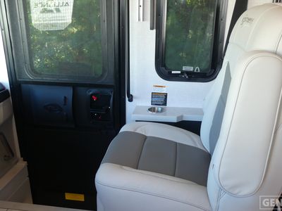 2026 Fleetwood Discovery - Photo 11