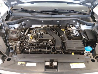 2024 Volkswagen Taos — photo 9 view