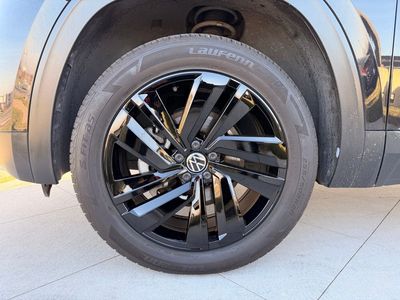 2022 Volkswagen Atlas Cross Sport — photo 10 view