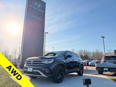2022 Volkswagen Atlas Cross Sport CMCCUR — front three-quarter view