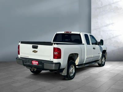 2008 Chevrolet Silverado 2500HD — engine compartment view