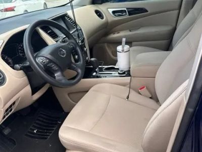 2017 Nissan Pathfinder — interior view