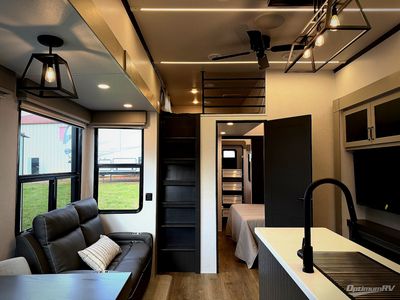 2025 Palomino Columbus - Photo 3