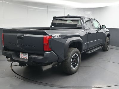 2025 Toyota Tacoma TRD Off-Road Truck Double Cab - Photo 4