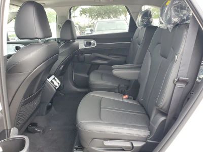 2025 Kia Sorento — photo 8 view