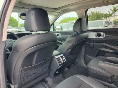 2025 Kia Sorento — photo 9 view