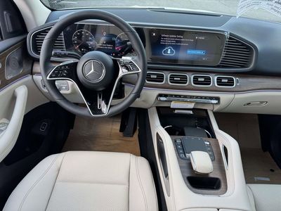 2026 Mercedes-Benz GLE — detail view