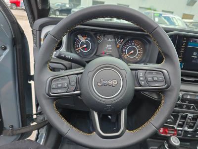 2025 Jeep Wrangler — photo 18 view